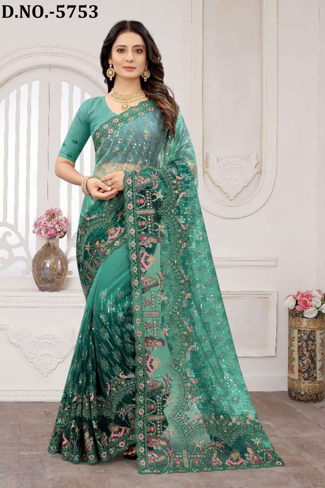 Pin by Cristina Lutiu on Moda indiana | Stylish sarees, Saree, Designer  dresses indian